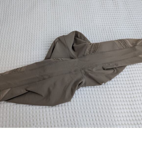 Alo Yoga Ultimate High-Waist Legging in Gravel - Picture 8 of 11